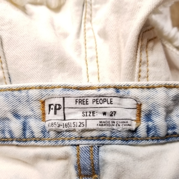 Free People Bleached Denim Distressed Fringe Jean Shorts Size W 27 - Picture 5 of 5